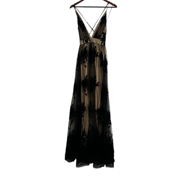 LUXXEL ELEGANT BLACK NUDE FLORAL LACE STRAP DEEP V-NECK GOWN sz S - Picture 15 of 15